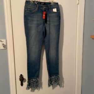 Earl distressed skinny jeans size 6 NWT